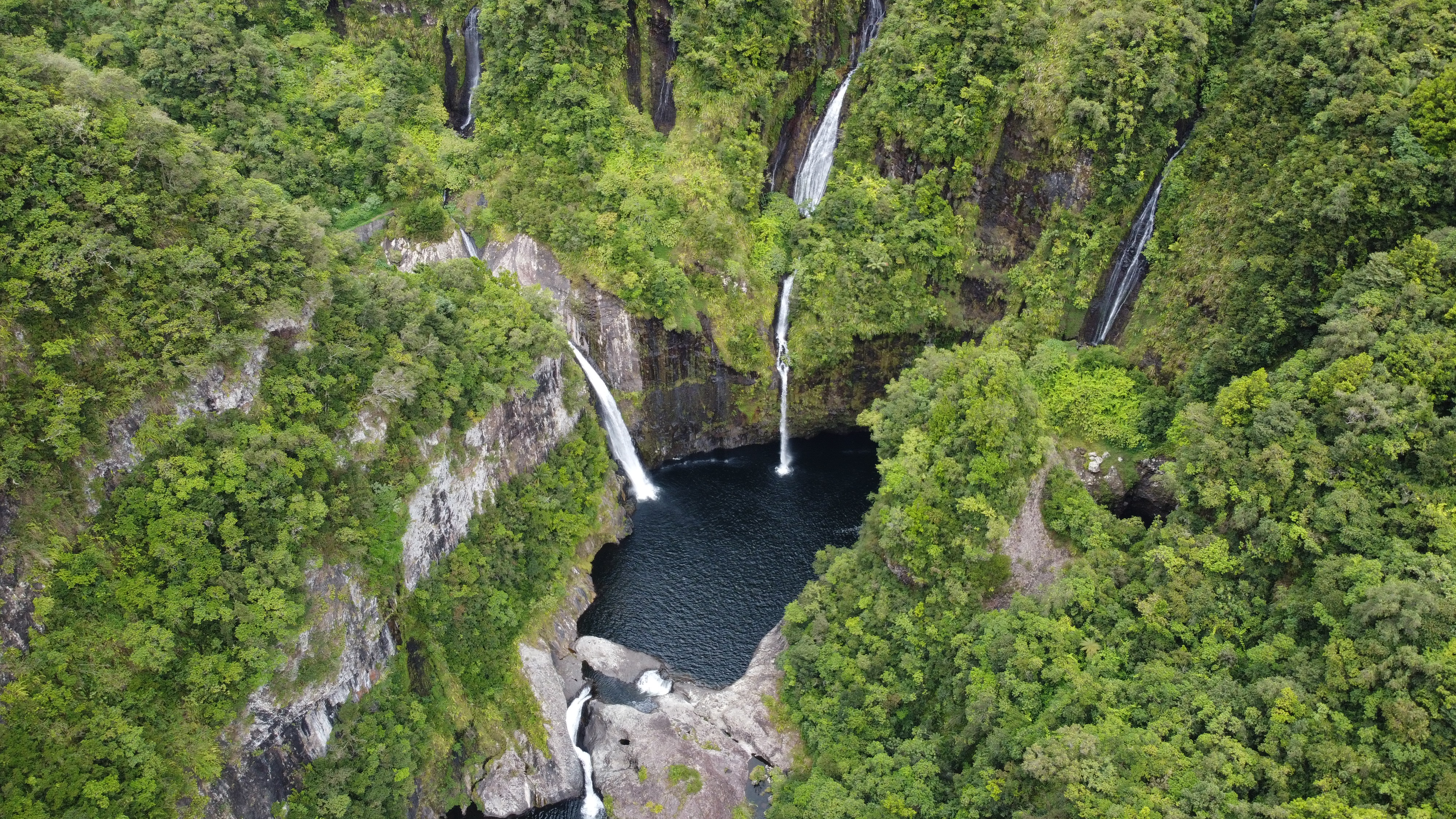 Paysage de La Réunion – pitons et forêt tropicale